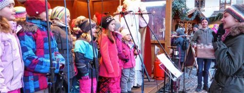 Der Kinderchor begeisterte mit seinen vorgetragenen Liedern.Fotos  Merk
