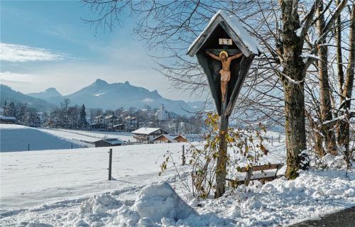 Der Samerberg: perfekt zum Wandern, Radeln oder Langlaufen. Doch immer öfter stehen sich landwirtschaftliche Bauwerber und Bürger kontrovers gegenüber.Foto hö