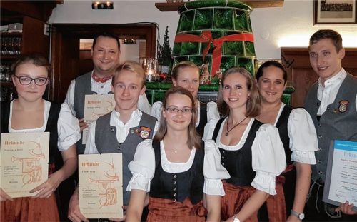 Der Spielmannszug Rosenheim ehrte zahlreiche aktive und passive Mitglieder für langjährige Mitgliedschaft. Foto re