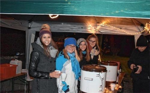 Der Verkaufserlös aus der Adventseinstimmung in Heufeld kommt der OVB-Weihnachtsaktion zugute.Foto grotz