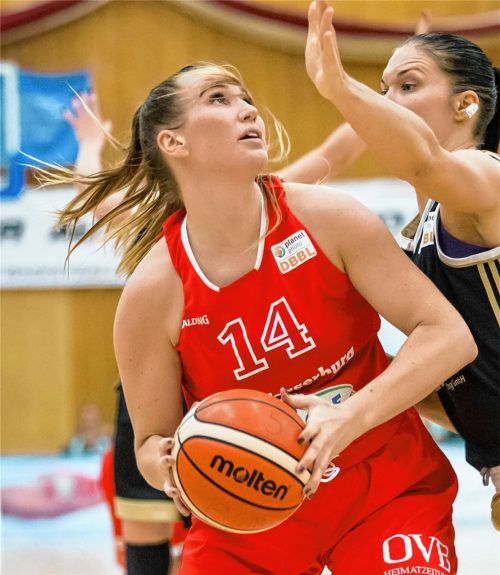 Die 1,87 Meter große Finnin Annika Holopainen machte gestern Abend zehn Punkte für Wasserburg. Foto  Brei