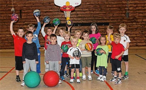 Die Abteilung „Ballhandling“ ist für Kinder im Alter von vier bis sieben Jahre. Hierbei sollen die Kinder den richtigen Umgang mit dem Ball lernen. Foto re