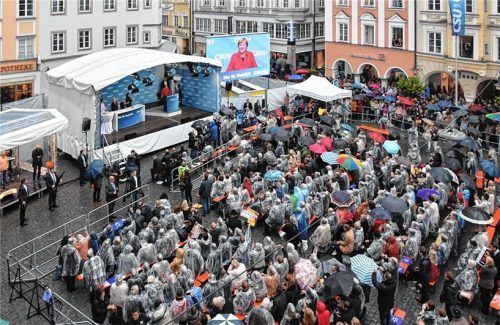 Die Kanzlerin zu Gast in Rosenheim: Tausende nutzten die Chance, Angela Merkel zu sehen und live sprechen zu hören. Foto Schlecker