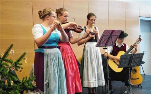 Die Mühlbach-Musi eröffnete die Feier. Fotos  Gilg