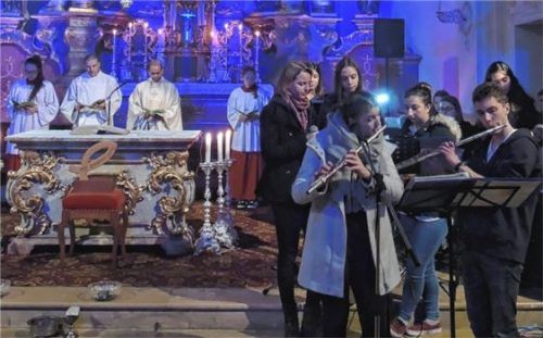 Die „Nervensegen“ aus Erharting spielten beim Kreisjugendgottesdienst. Foto  re