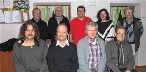 Die neue Vorstandschaft: Alois Wimösterer (vorne von links), Georg Schrankl, Felix Lippacher, Thomas Pieroth sowie Franz Unterforsthuber (hinten von links), Matthias Emehrer, Robert Resch, Silvia Wolf und Jakob Strasser.Foto  fim