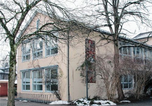 Dieser Gebäudeteil des Priener Gymnasiums wird im nächsten Jahr abgerissen und durch einen Neubau ersetzt.Foto Reisner