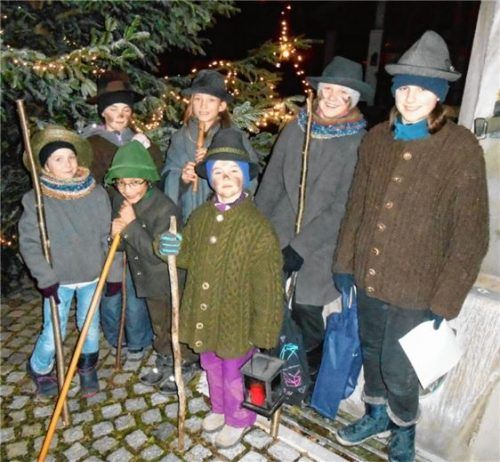 Eggstätter Kinder beim Klöpferlsingen