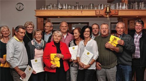 Ehrungen für jahrelange Mitgliedschaft beim SV Pang Tennis