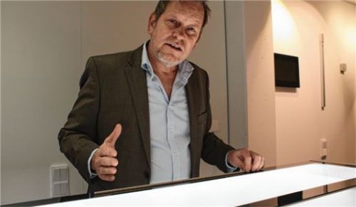 Ein Mac-Computer hat den gebürtigen Rosenheimer zur Entwicklung einer neuartigen Leuchte inspiriert. Im Bild das Modell, das den „German Design Award 2018“ erhielt.