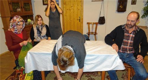 Eine Kriminalkomödie zeigt die Theatergruppe der Schützengesellschaft Oberornau. Foto  re
