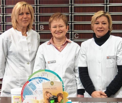 Erna Gröner, Maria Sommer und Bettina Richter (von links) von der Linden-Apotheke haben sich von vielen Kunden bereits verabschiedet.Foto  ober