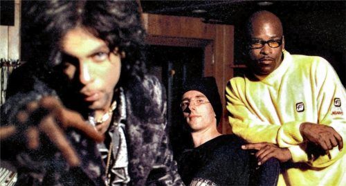 Es gibt kaum gemeinsame Fotos von Hans-Martin Buff (Mitte) und Prince (links) im Studio, denn dort wurde gearbeitet – gerne ohne jede Pause.Foto steve parke