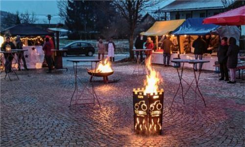 Feuer wärmte beim Weihnachtszauber