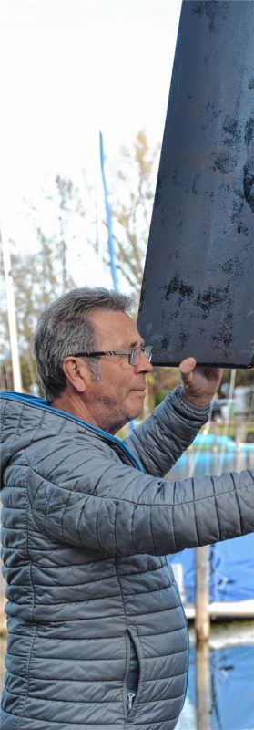 Franz Madl beim „Kranen“, dem Aus-dem-Wasser-Holen oder Einsetzen der Boote mit dem Kran.Fotos bov