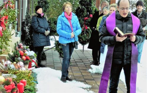 Frauenbund Breitbrunn-Gstadt verkauft viele Adventskränze