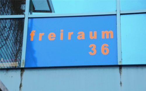 Das Stadtbau-Gebäude „freiraum 36“ in der Aussiger Straße hat als Haus für die Vereine keine Zukunft. Das schätzen auch die Mieter so ein. Ob damit auch die Idee gestorben ist, in Waldkraiburg ein zweites Haus der Vereine zu entwickeln, bleib in einer Zusammenkunft des Dachvereins offen.Foto  Archiv/hg