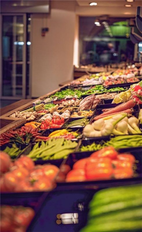 Frisch und regional wird im Agrar 80 / 20 groß geschrieben. Deshalb kommen auch die Zutaten für die Speisen in der angeschlossenen Gastronomie direkt vom Marktstand.