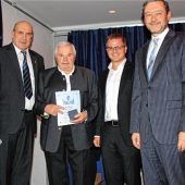 Ehrenmedaille des Fußballverbandes für Karl Kiendl