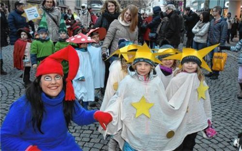Für den Märchenzug hatten sich die Kindergartenkinder besonders in Schale geworfen.Fotos Schlecker