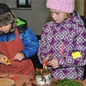 Grassauer Gartler-Nachwuchs bastelt Winterlandschaften