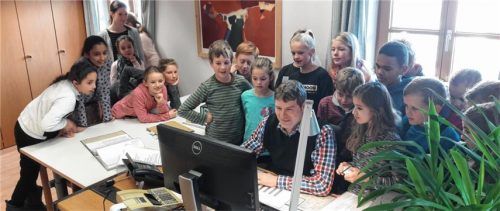 Grundschüler zu Besuch im Rathaus Törwang