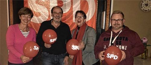 Haben Bilanz gezogen: (von links) Bürgermeisterin Sissi Schätz, SPD-Chef Peter Bauer, Unterbezirksvorsitzende Angelika Kölbl und Schriftführer Alex Nagerl. Foto re