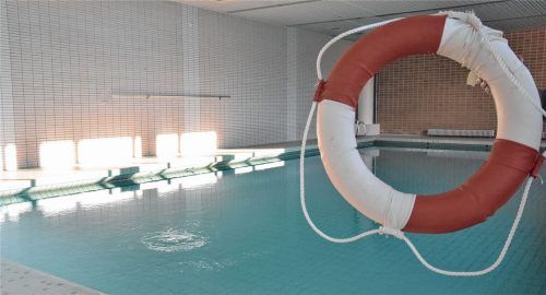 Ist geschlossen und bleibt es vorerst auch: das Lehrschwimmbecken an der Johann-Rieder-Realschule. Foto Schlecker