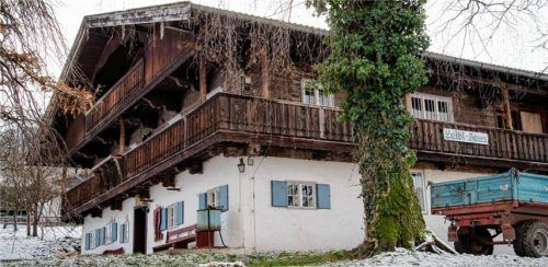 Im Leibl-Haus in Kutterling wohnte Künstler Wilhelm Leibl ab 1892. Der Hofname lautet „Oberwacht“. Foto Kriechbaumer