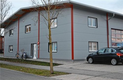 Im Obergeschoss der Tischtennisschule können Gäste für kurze Zeit auch übernachten.