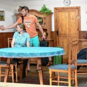 „Haus mit Oma zu verkaufen“