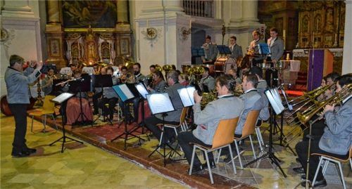 In der Klosterkirche Reisach gab die Musikkapelle Niederaudorf ein weihnachtliches Konzert.Foto Lotter