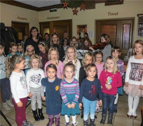 Kinderchor begeistert Senioren