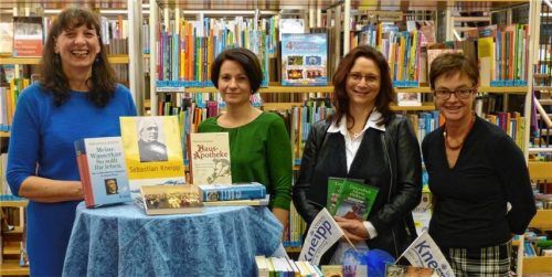 Kneippverein spendet Bücher und DVDs für Stadtbibliothek