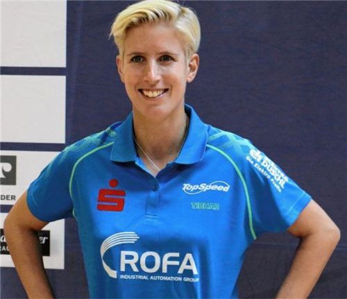 Kristin Lang wird weitere zwei Jahre für den Bundesligisten SV-DJK Kolbermoor an der Platte stehen.Foto erlich