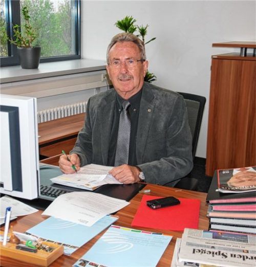 Landrat Georg Huber stehen schwierige Haushaltsberatungen bevor. Foto  sb