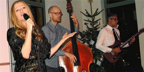 Lisa Wahlandt mit Sven Faller und Azhar Kamal (von links). Foto  jacobi