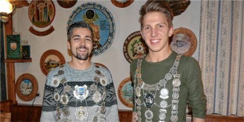 Manuel Drechsel (links) und Leonhard Peter „regieren“ bei der FSG Kraiburg.Foto bac