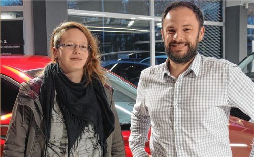 Maria-Anna Knollhuber war die erste Frau, die sich bei Anton Gruber junior um eine Ausbildung zur Kfz-Mechatronikerin bewarb – und sie wurde von der Berufsschule für ihren guten Abschluss geehrt.Foto kob