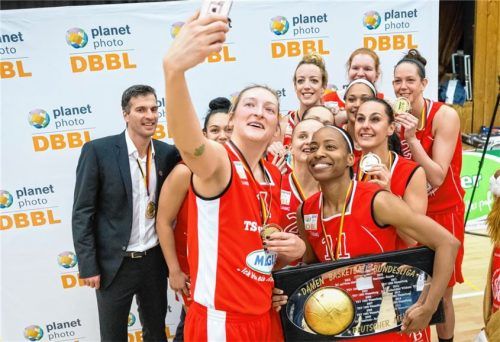 Meister-Selfie nach dem fünften Meistertitel in Folge und dem elften Triumph insgesamt. Foto Brei