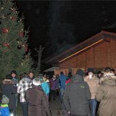 Mietrachinger Christbaum erstrahlt in vorweihnachtlichem Glanz