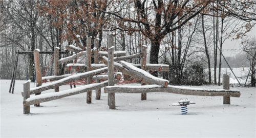 Mit diesem Balken-Balanciergerät wurde im vergangenen Jahr der Spielplatz in Brandstätt ausgestattet. Er eignet sich jedoch nicht für Kleinkinder.tb