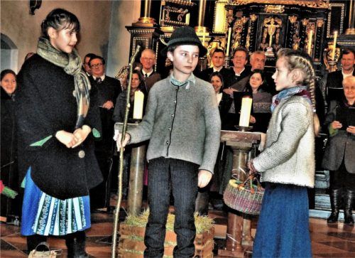 Mit einem erfrischenden Hirtenspiel erfreuten Rimstinger Kinder das Publikum. Foto Thümmler