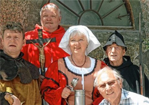 Mit einem Historienspiel und weiteren Veranstaltungen erinnerten die Kraiburger an Bischof Bernhard, den großen Sohn des Ortes.