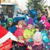 Nikolaus besuchte den Bernauer Wochenmarkt