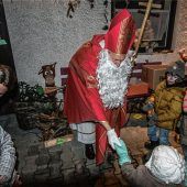 Nikolaus verteilte kleine Geschenke