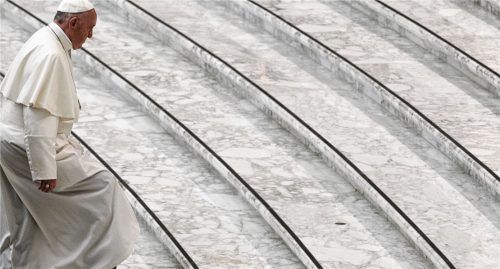 Papst Franziskus und das „Vaterunser“: Ist die Passage „und führe uns nicht in Versuchung“ schlecht übersetzt? Foto dpa