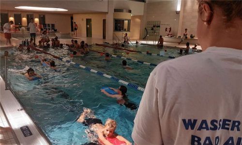 Platzprobleme hat die Wasserwacht Bad Aibling auf ihren Bahnen im Klepper-Schwimmbad in Rosenheim. Sie wollen eine dritte „Spur“ zusätzlich buchen.Foto Wasserwacht