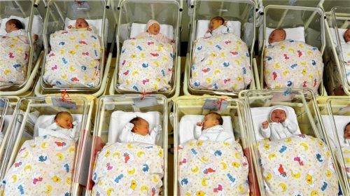 Pro Neugeborenem will der Freistaat Bayern Landkreisen und kreisfreien Städten im Rahmen eines neuen Förderprogramms künftig zwischen 35 und 40 Euro bezahlen.Foto dpa