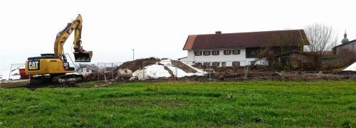 Rund 2500 Tonnen an belastetem Erdreich wurden in Eiselfing bereits abgetragen.Foto red